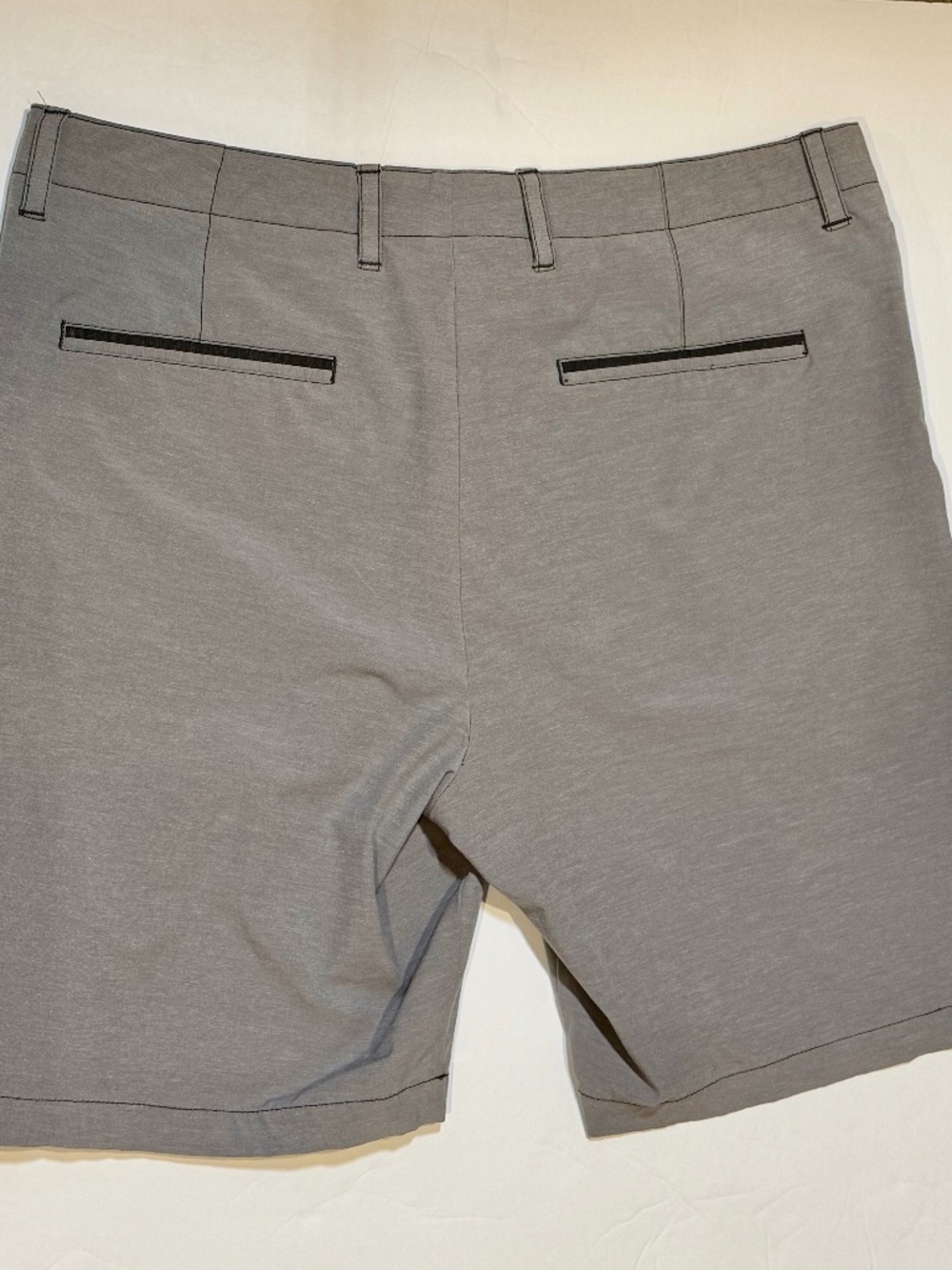 Tommy Bahama Gray Men's Golf Shorts Size 38 w/ 9" inseam